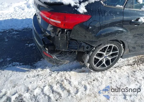 2015 Ford Focus Se z USA, uszkodzony, nr VIN 1FADP3FE8FL377903